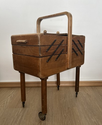 Antikes nähkästchen aus holz - antikes,